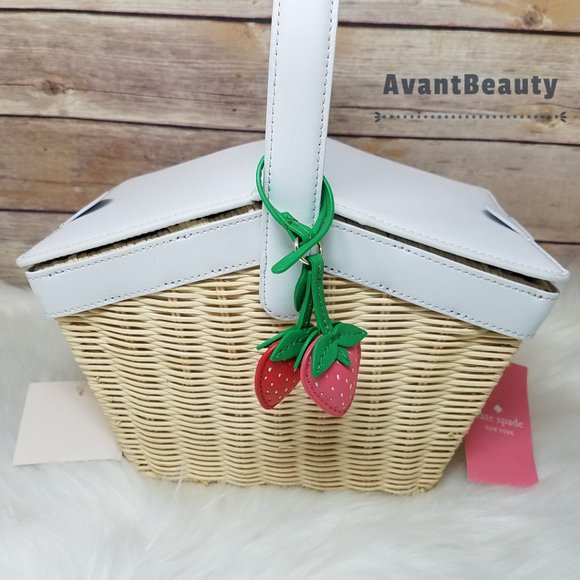 Kate Spade Picnic In The Park Basket Strawberry White Crossbody Strap included - Picture 6 of 14